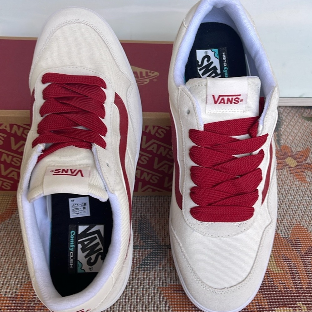 Vans Men’s Cruze Too Cc 90s Retro Blanc De Blanc
VN000CMTJVY
Sneakers - Picture 5 of 16